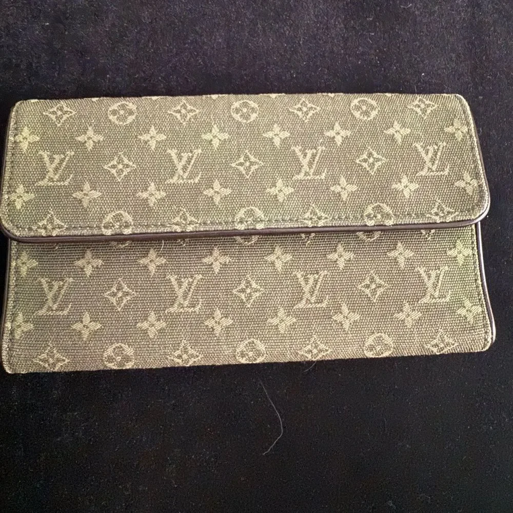 Used in excellent condition nLouis Vuitton Olive Monogram wallet large - Picture 3 of 10
